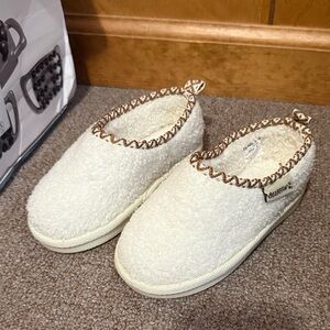 BearPaw Kids Tan and Cream Slippers